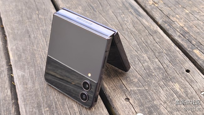 三星Galaxy Z Flip4的側邊電源鍵體驗