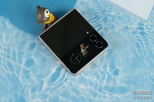 三星W23 Flip的外屏不僅實(shí)用性高而且可玩性也很高