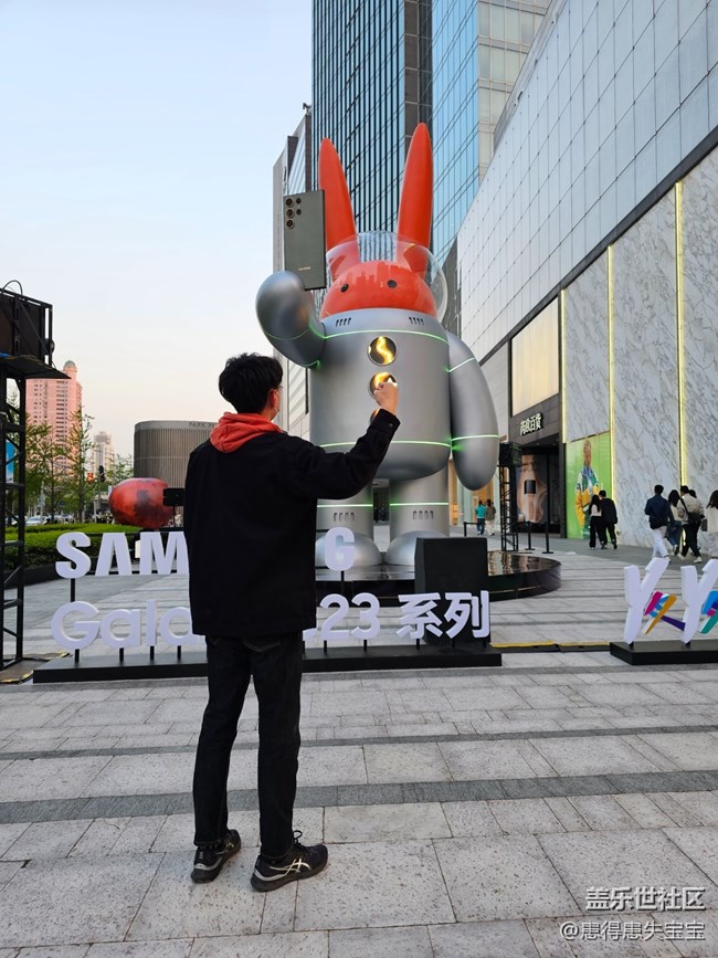 【芮歐百貨打燈活動】+凹造型