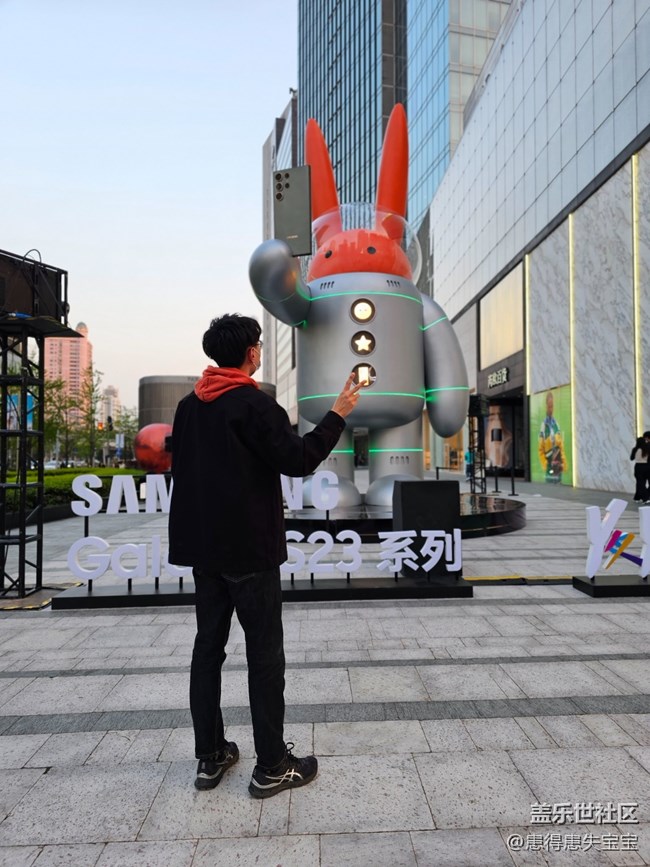 【芮歐百貨打燈活動】+凹造型