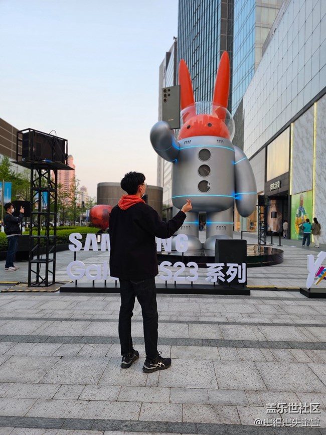 【芮歐百貨打燈活動】+凹造型