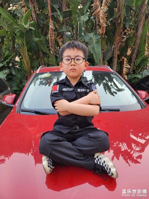可愛的小男孩！