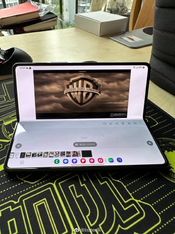 出差坐飛機(jī)坐高鐵還是建議大家?guī)€(gè)折疊屏手機(jī)