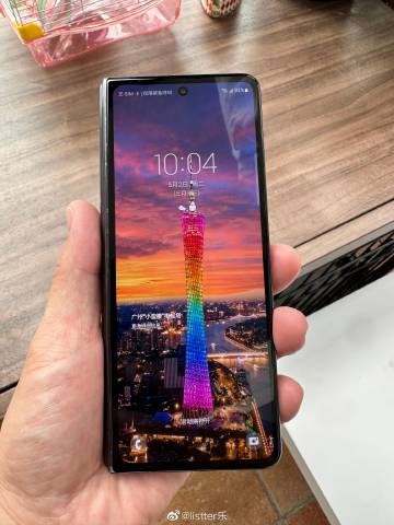 出差坐飛機(jī)坐高鐵還是建議大家?guī)€(gè)折疊屏手機(jī)