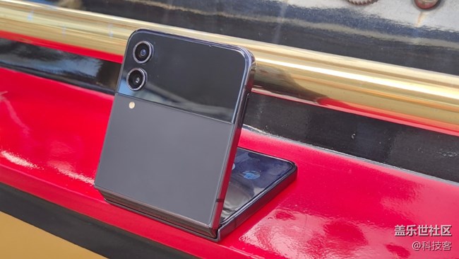 三星 Z Flip4 前置鏡頭自拍