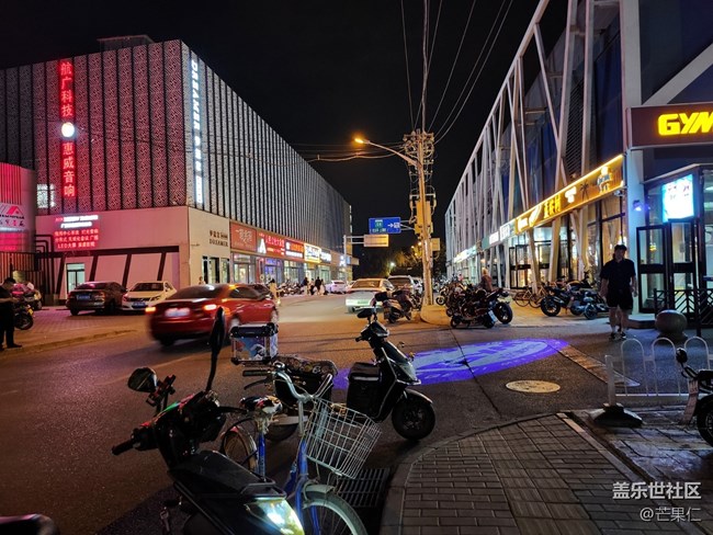 三星的夜拍能力還不錯(cuò)啊