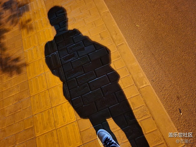 三星的夜拍能力還不錯(cuò)啊