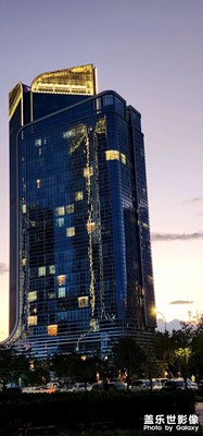 夏夜里，城市的一角?。?！