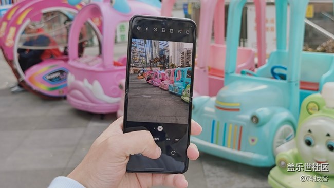 三星Z Flip4的折痕嚴(yán)重嗎？