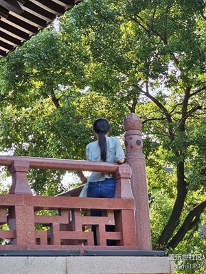 姑蘇城外寒山寺 ，夜半鐘聲到客船