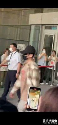 這是哪位大明星？