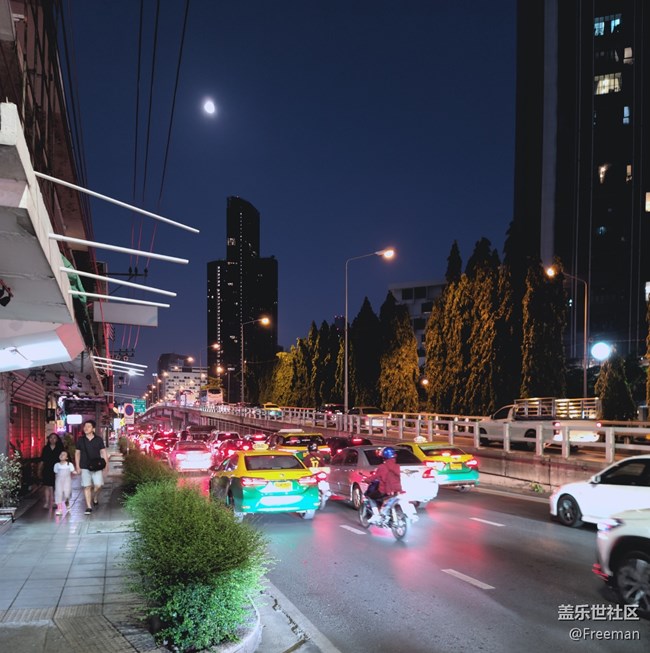 【沿途美景】他鄉(xiāng)夜景