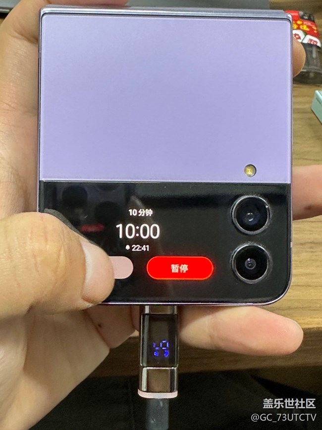 三星Z Flip在小折疊機里面續(xù)航應(yīng)該算優(yōu)秀的了