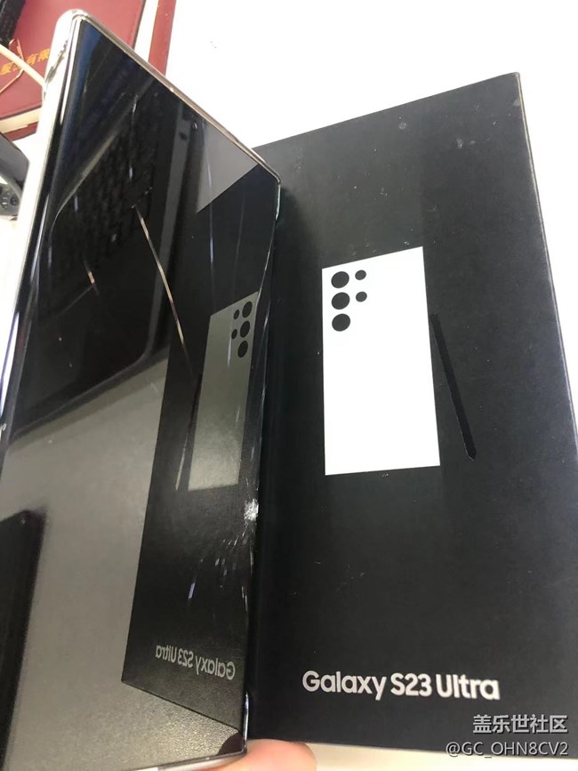 S23U屏幕碎了維修，維修結(jié)束后發(fā)現(xiàn)屏幕中間按壓會回彈