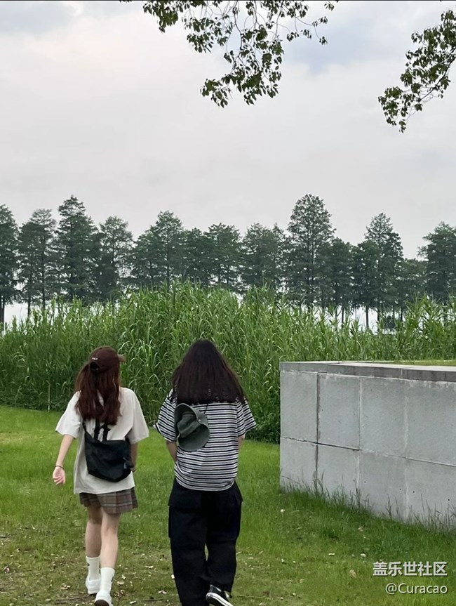 【背影】肩并肩的友情比手牽手的愛情更長久