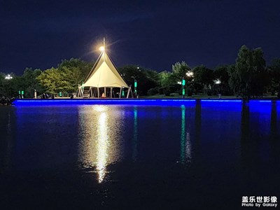 【鏡頭里的夏天】廣場(chǎng)夜色