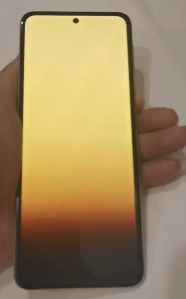 三星filp3 遇水就黃屏,售后奇差