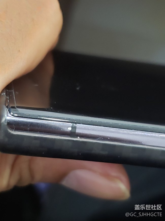 黑色的咋這么容易掉漆，莫名其妙的掉，毫無征兆的掉。。