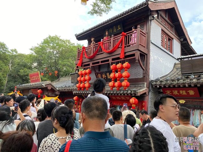 陽(yáng)光照耀的地方+好熱的開封府