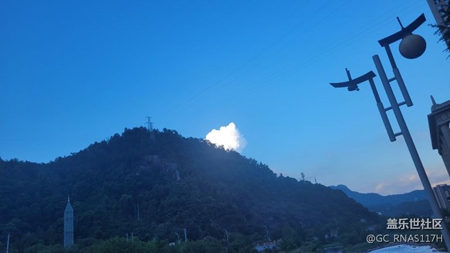 【火熱的夏天】一朵云