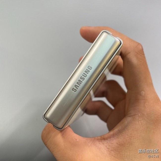 【尋找logo大挑戰(zhàn)】Z Flip3 | 月光香檳色