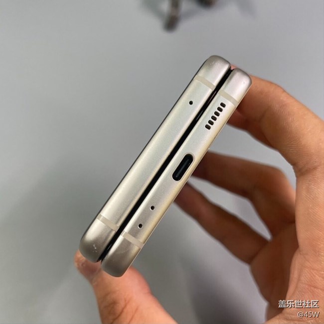 【尋找logo大挑戰(zhàn)】Z Flip3 | 月光香檳色