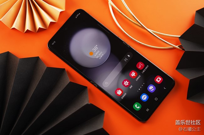 大視野智能外屏 三星Galaxy Z Flip5外觀賞析