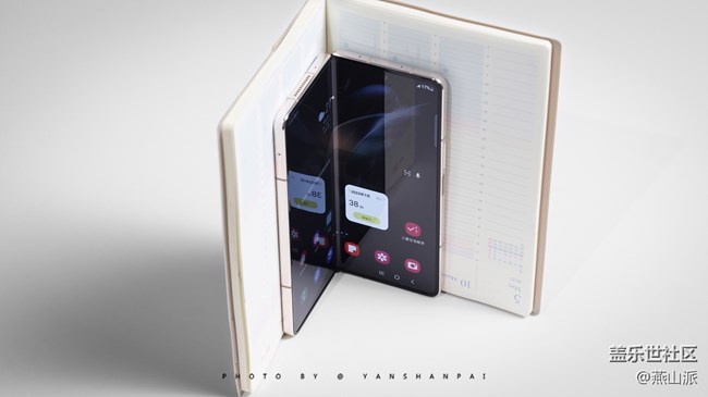 三星Z Fold4用后置攝像頭自拍體驗(yàn)太好了