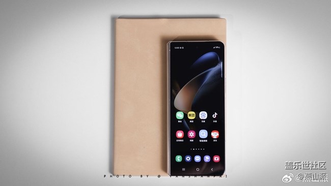 三星Z Fold4用后置攝像頭自拍體驗(yàn)太好了