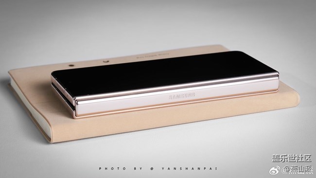 三星Z Fold4用后置攝像頭自拍體驗(yàn)太好了