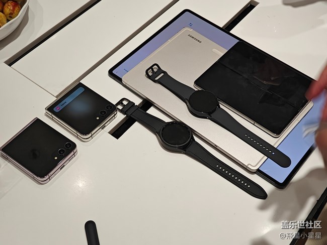 【第五代折疊新品】搶先上手摸新品，太爽了