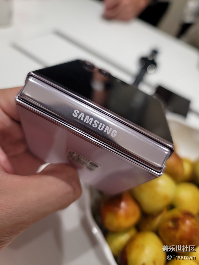 【唯5獨(dú)尊】一手掌握、小巧精致 | Z Flip5