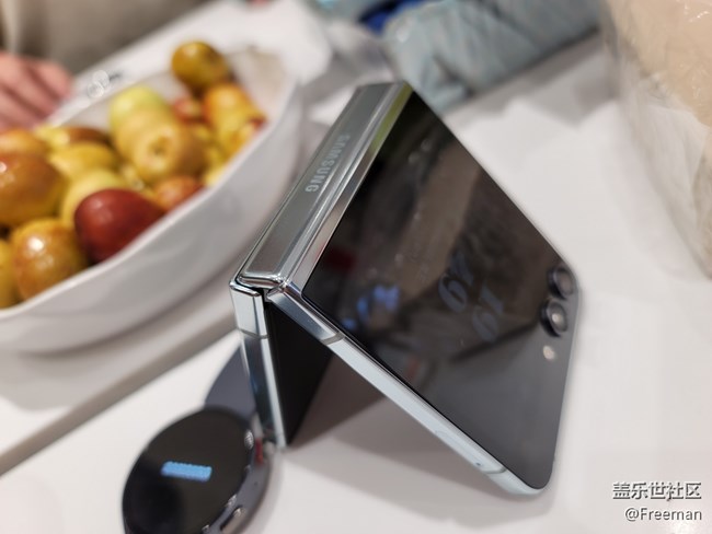 【唯5獨(dú)尊】一手掌握、小巧精致 | Z Flip5