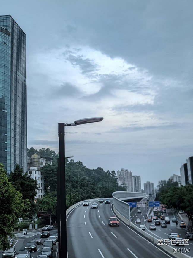 【捕捉夏日美好】車水馬龍