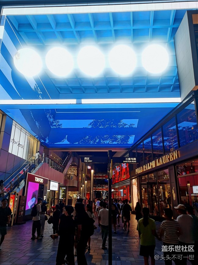 【尋一份美好】夜色下的三里屯