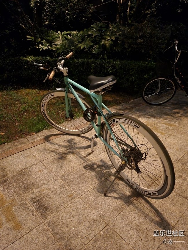 三星Galaxy Z Flip4夜景表現(xiàn)很不錯(cuò)