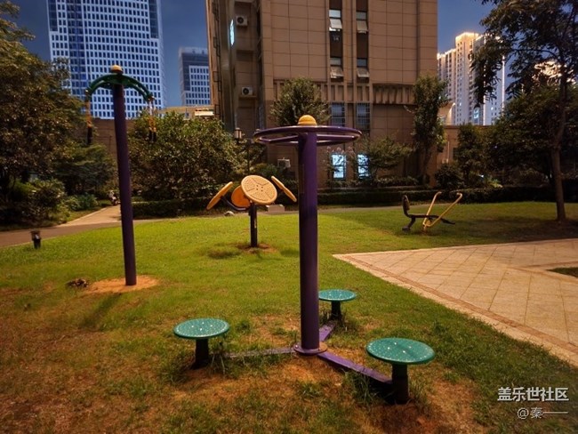 三星Galaxy Z Flip4夜景表現(xiàn)很不錯(cuò)