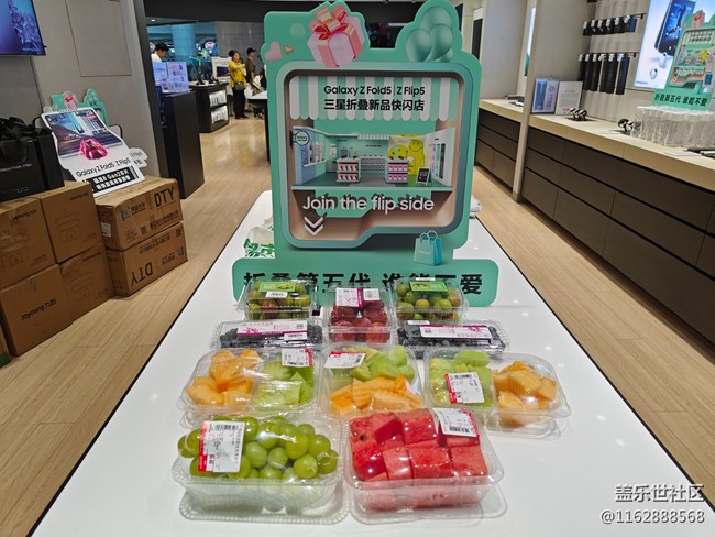 【第五代折疊新品】第五代折疊新品發(fā)布直播廣州快閃門店現(xiàn)場