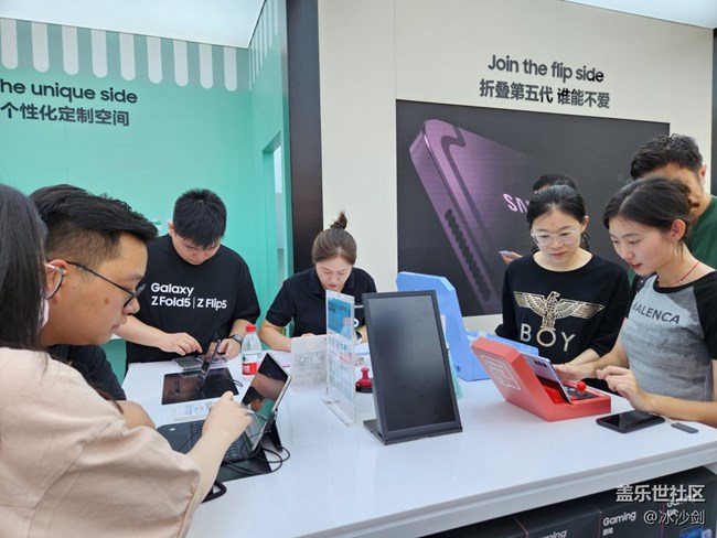 【新天地快閃店打卡活動(dòng)】+折疊手機(jī)