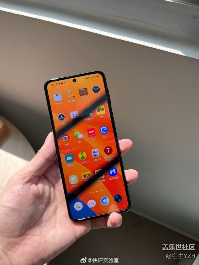 Zflip4內(nèi)屏很舒適