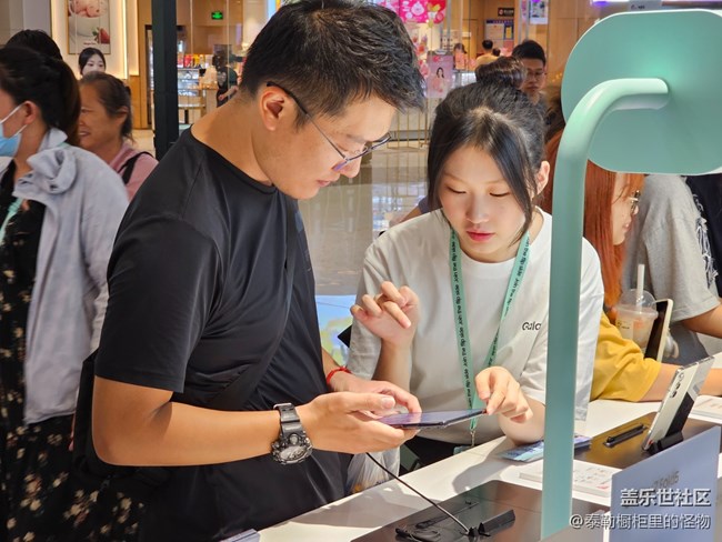 折疊第五代快閃店活動(dòng)