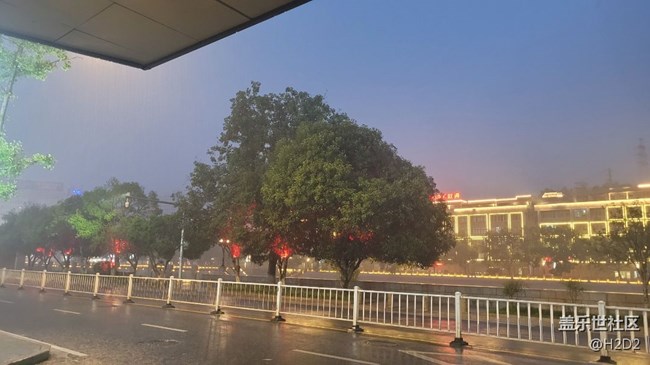 【街景】暴雨的大街