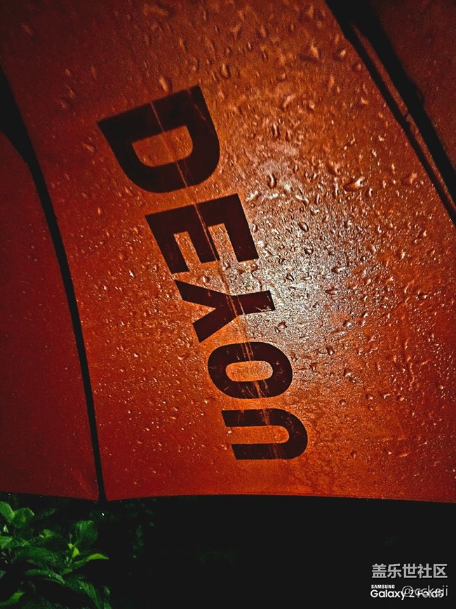 感覺(jué)相機(jī)也夠用了