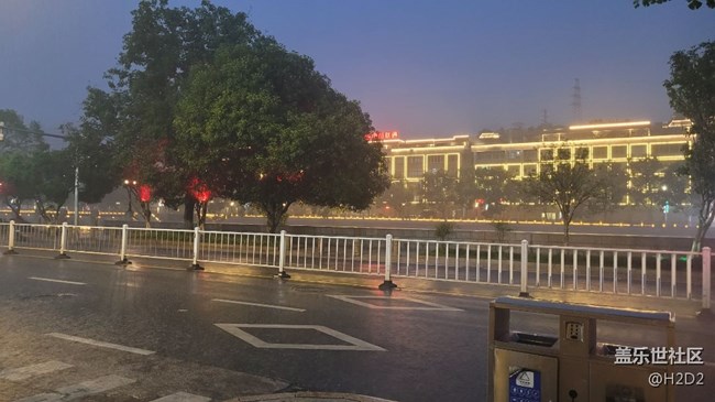 【街景】暴雨的大街
