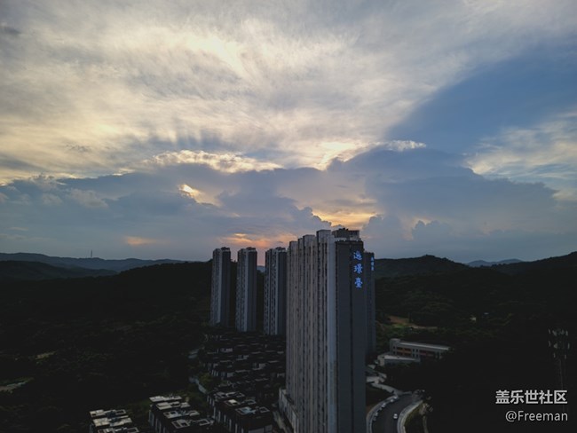 【長焦距下的城市之美】天空中的藝術(shù)雕塑