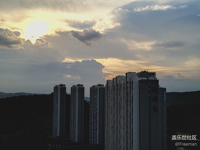 【長焦距下的城市之美】天空中的藝術(shù)雕塑