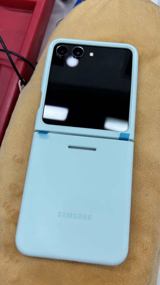 【折疊新時(shí)代】Filp5 | 小身材 | 大升級(jí)