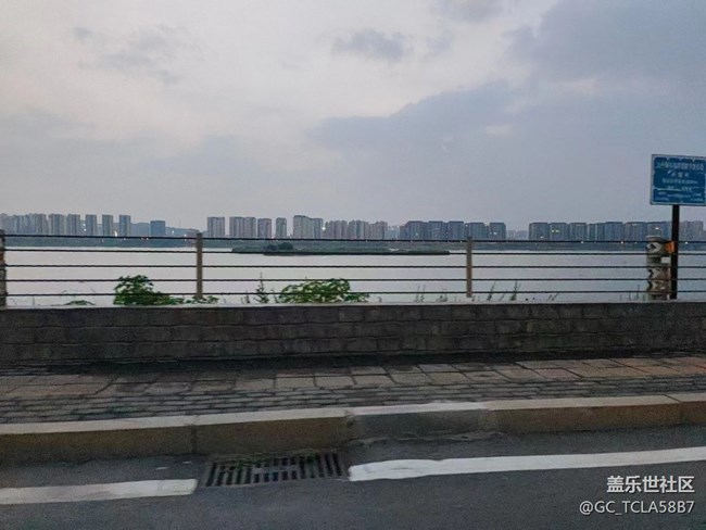 【街景】擁擠的路