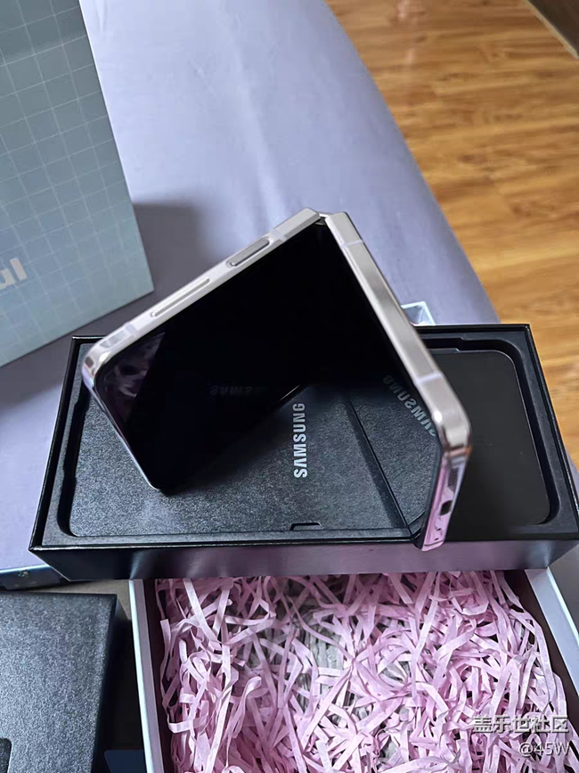 【折疊新時(shí)代】Filp5 | 小身材 | 大升級(jí)