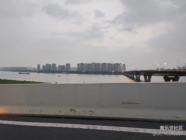 【街景】擁擠的路